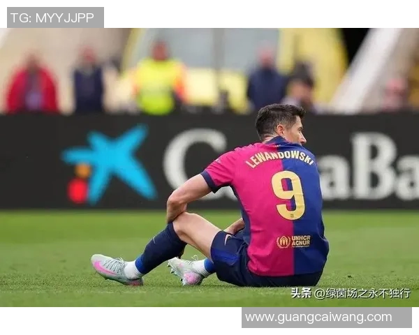 巴萨陷入危机！主力中锋受伤将缺席多场比赛，球队前景堪忧