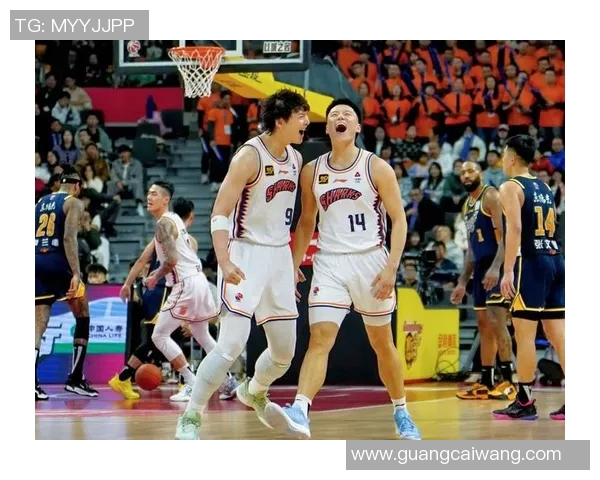 北京首钢主场力克广东宏远，登顶CBA积分榜，豪取四连胜！