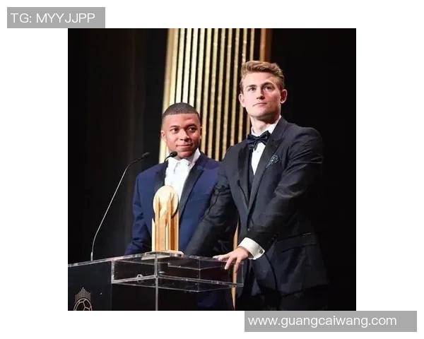 德里赫特连续第四次入选年度欧洲最佳阵容,成为顶级球星 德里赫特连续第四次入选年度欧洲最佳阵容,成为顶级球星