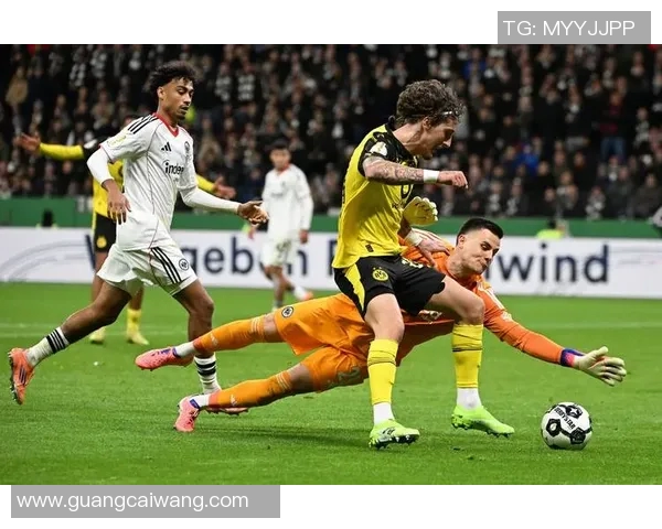 法兰克福绝杀胜多特，豪取三分追平榜首位置