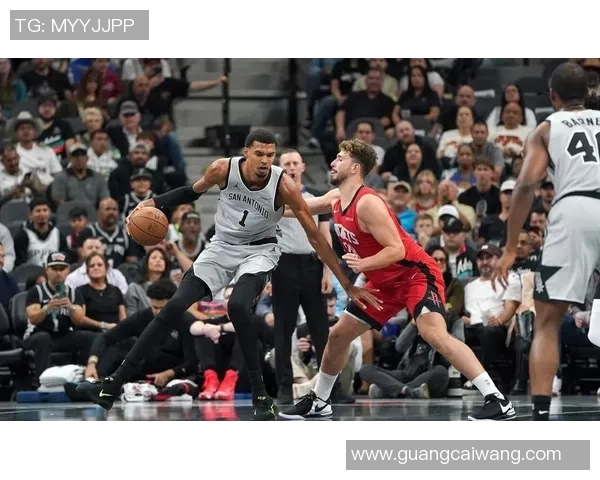 火箭不敌马刺，惊险失利——一场绝地反击的篮球盛宴