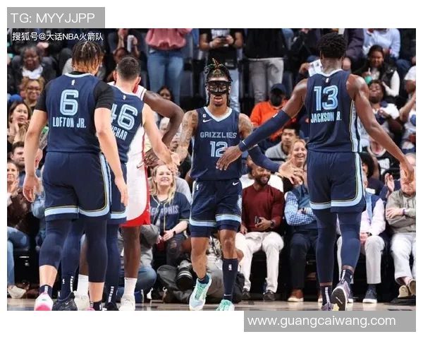 快船主场战胜灰熊，佩洛维奇状态火热助球队再创佳绩