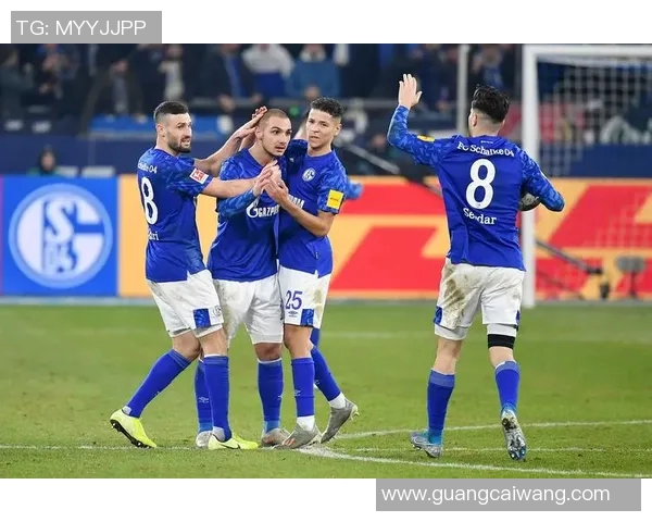 沙尔克04客场1-0胜弗赖堡，士气大振升！
